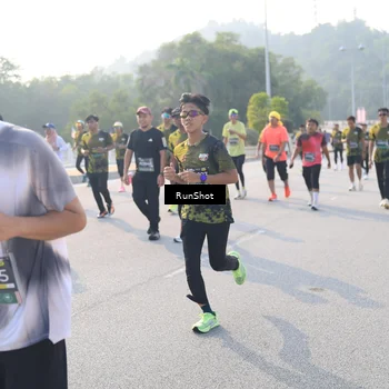 Runner Photo 6890111