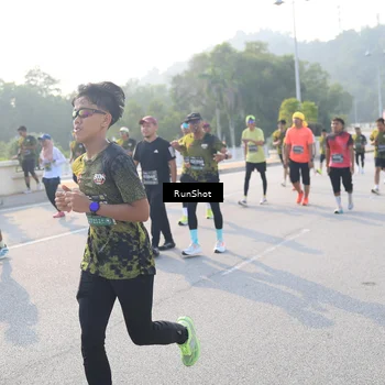 Runner Photo 6890133