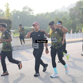 Runner Photo 6890153