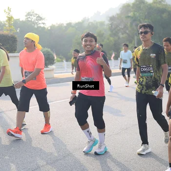 Runner Photo 6890242