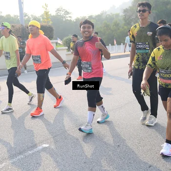 Runner Photo 6890259