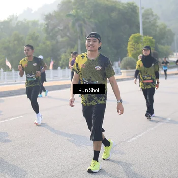 Runner Photo 6890366