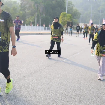 Runner Photo 6890400