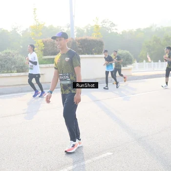 Runner Photo 6890485