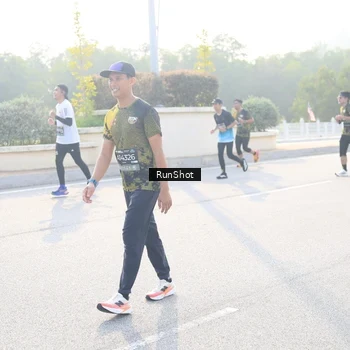 Runner Photo 6890494