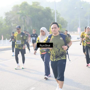 Runner Photo 6890635