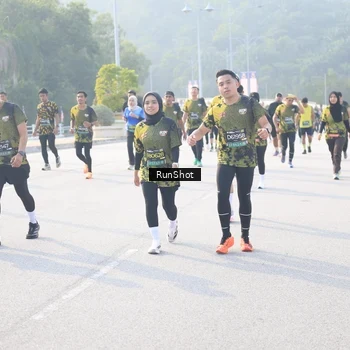 Runner Photo 6890757