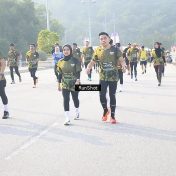 Runner Photo 6890762
