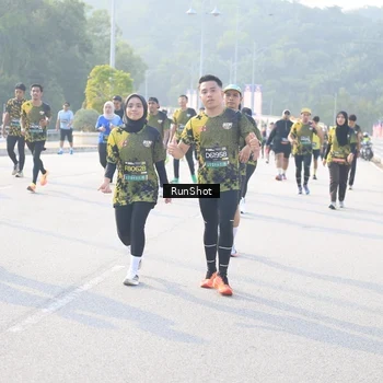 Runner Photo 6890771