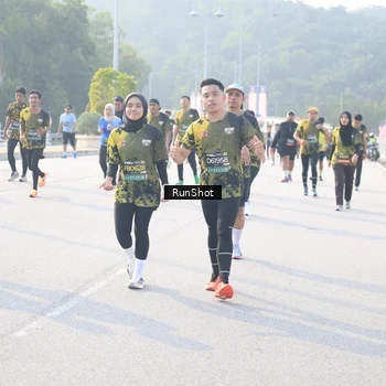 Runner Photo 6890775
