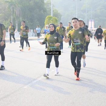 Runner Photo 6890776