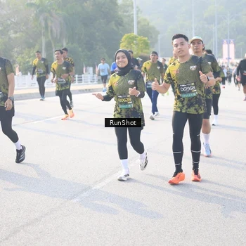 Runner Photo 6890784