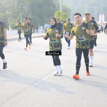 Runner Photo 6890785