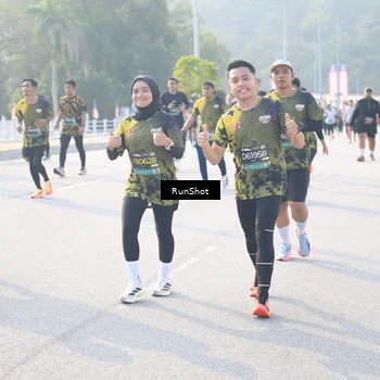 Runner Photo 6890792