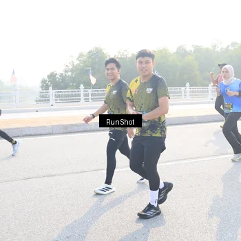 Runner Photo 6890910