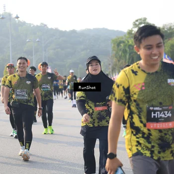 Runner Photo 6892044