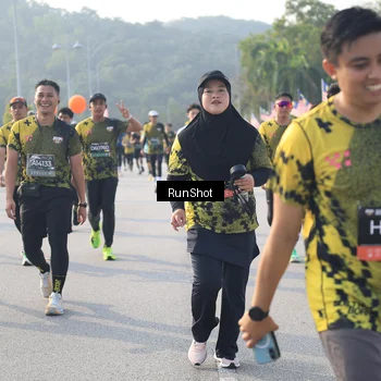 Runner Photo 6892059