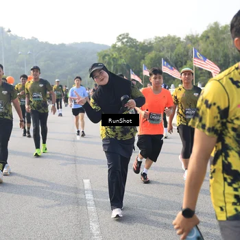 Runner Photo 6892081