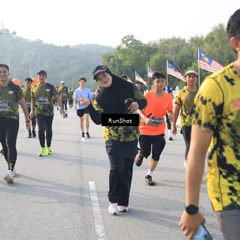Runner Photo 6892082