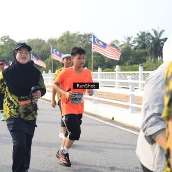 Runner Photo 6892110