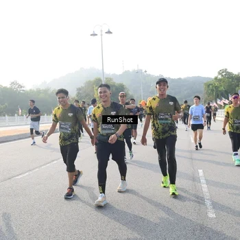 Runner Photo 6892112