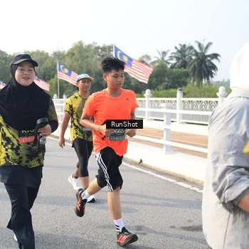 Runner Photo 6892115