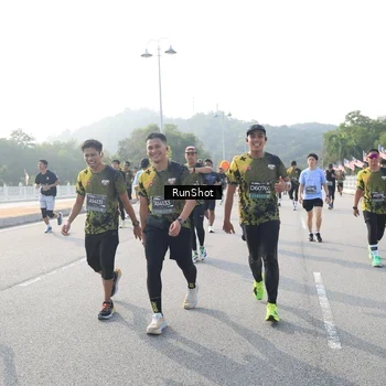Runner Photo 6892116