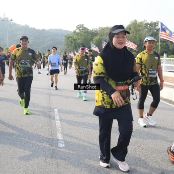 Runner Photo 6892128