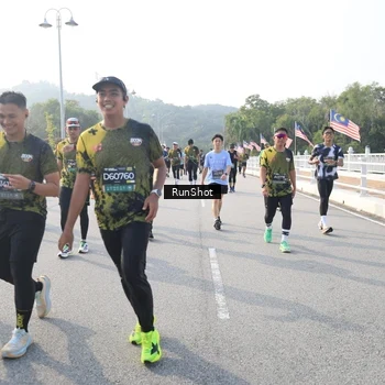 Runner Photo 6892135