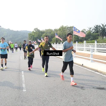 Runner Photo 6892412