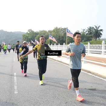 Runner Photo 6892424
