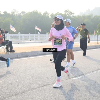 Runner Photo 6892478