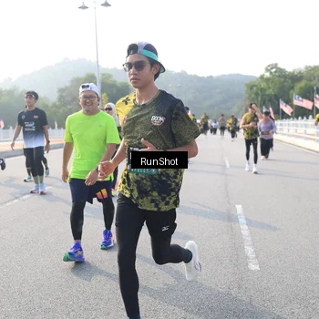 Runner Photo 6892695