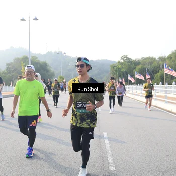 Runner Photo 6892700