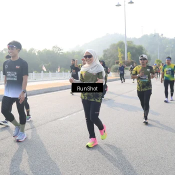 Runner Photo 6892765
