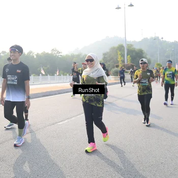 Runner Photo 6892771