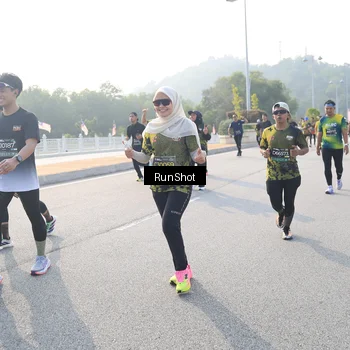 Runner Photo 6892816