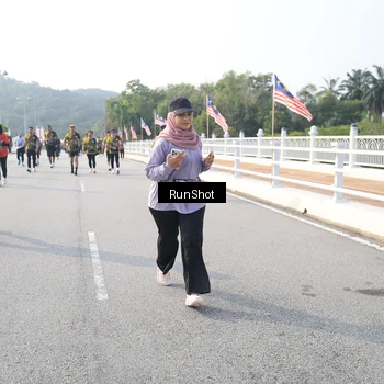Runner Photo 6892851