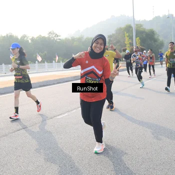 Runner Photo 6893019