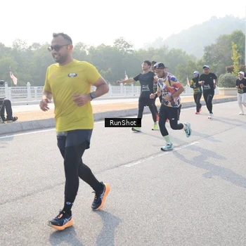 Runner Photo 6893063