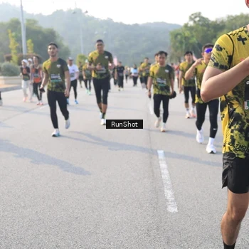 Runner Photo 6893065