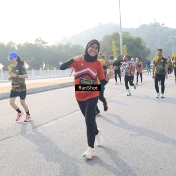 Runner Photo 6893067