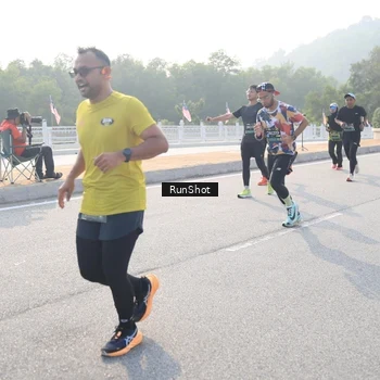 Runner Photo 6893080