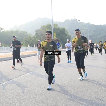 Runner Photo 6893103