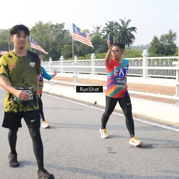 Runner Photo 6893404