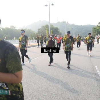 Runner Photo 6893765