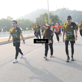 Runner Photo 6893770