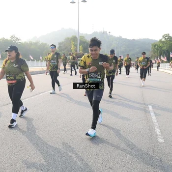Runner Photo 6893780