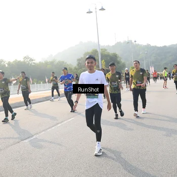 Runner Photo 6893842