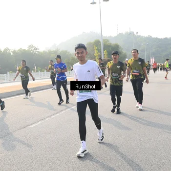 Runner Photo 6893859